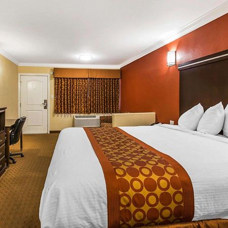 Rodeway Inn & Suites Corona Kültér fotó