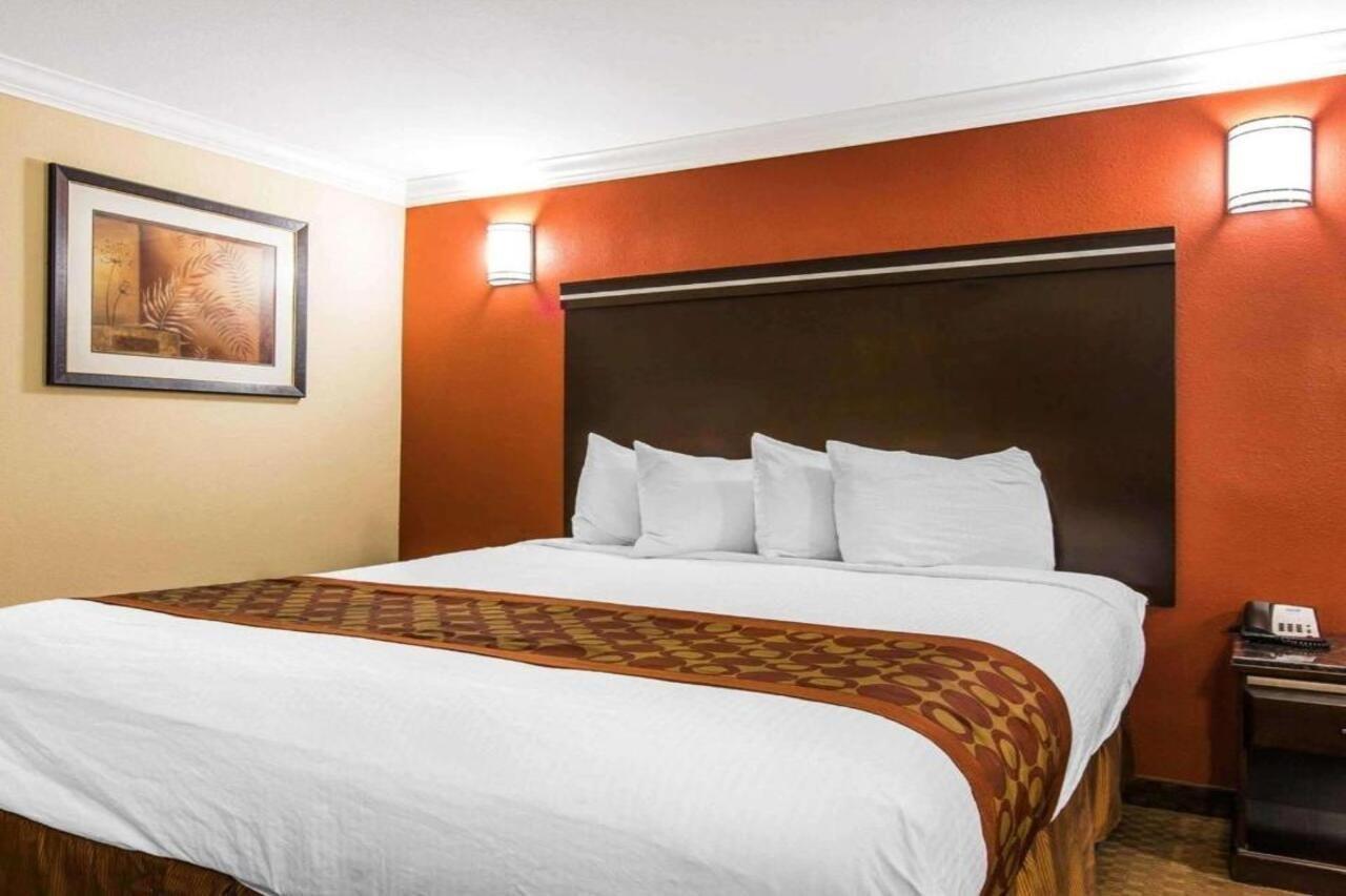 Rodeway Inn & Suites Corona Kültér fotó