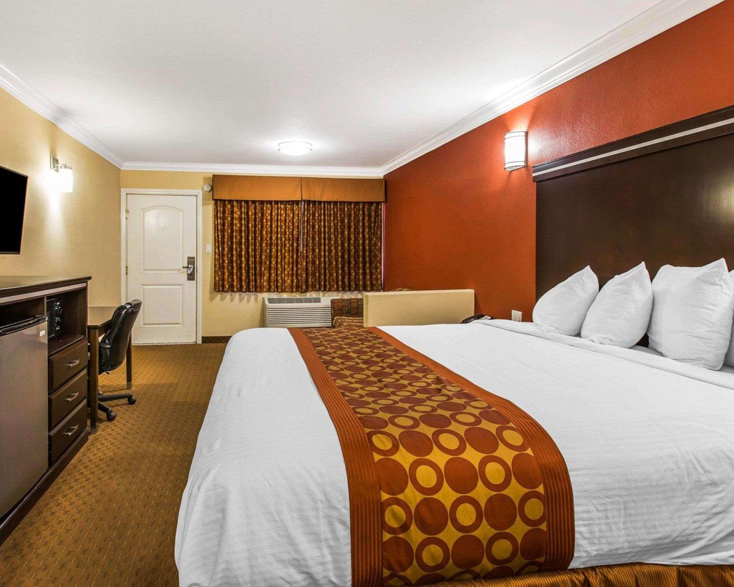 Rodeway Inn & Suites Corona Kültér fotó