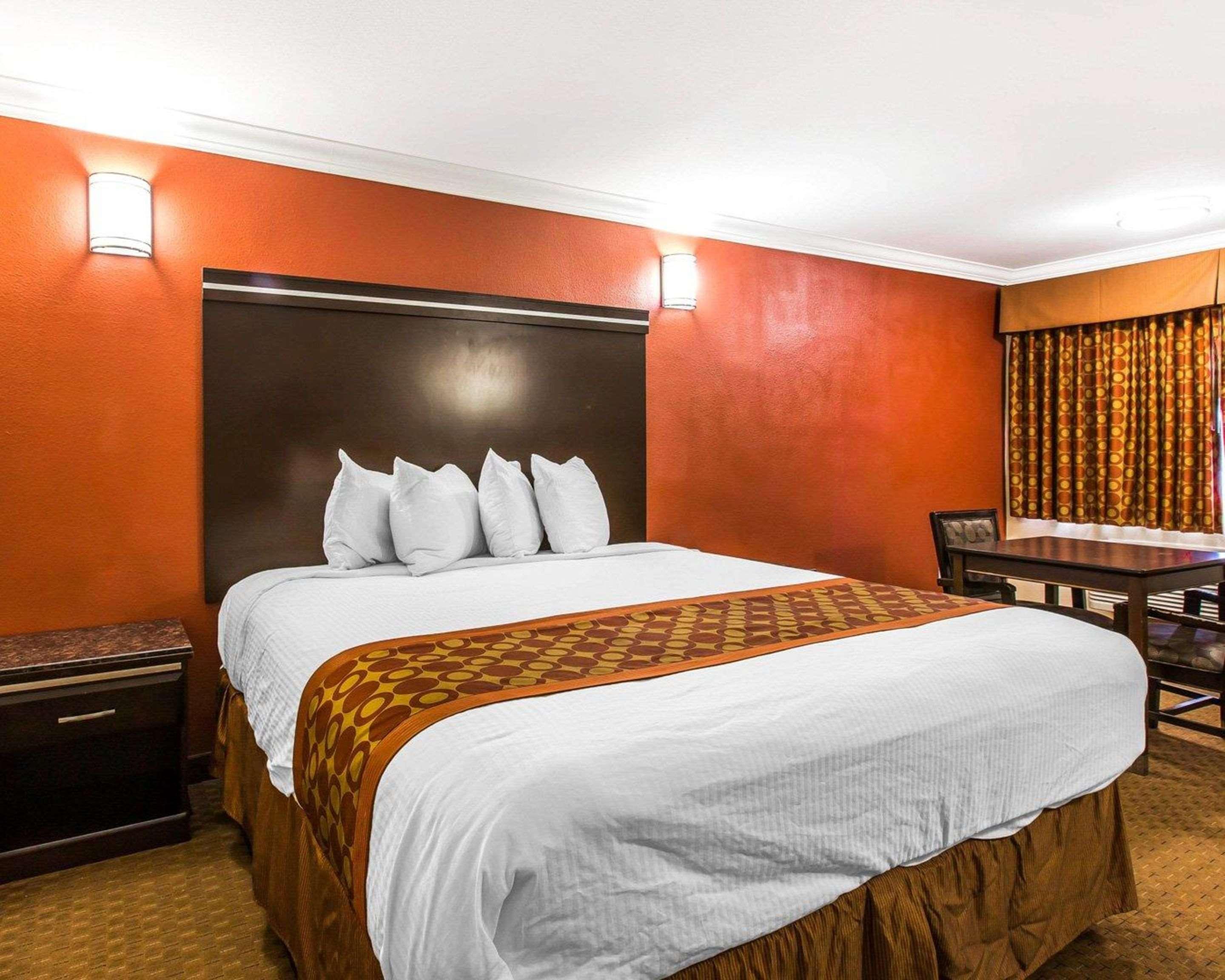 Rodeway Inn & Suites Corona Kültér fotó