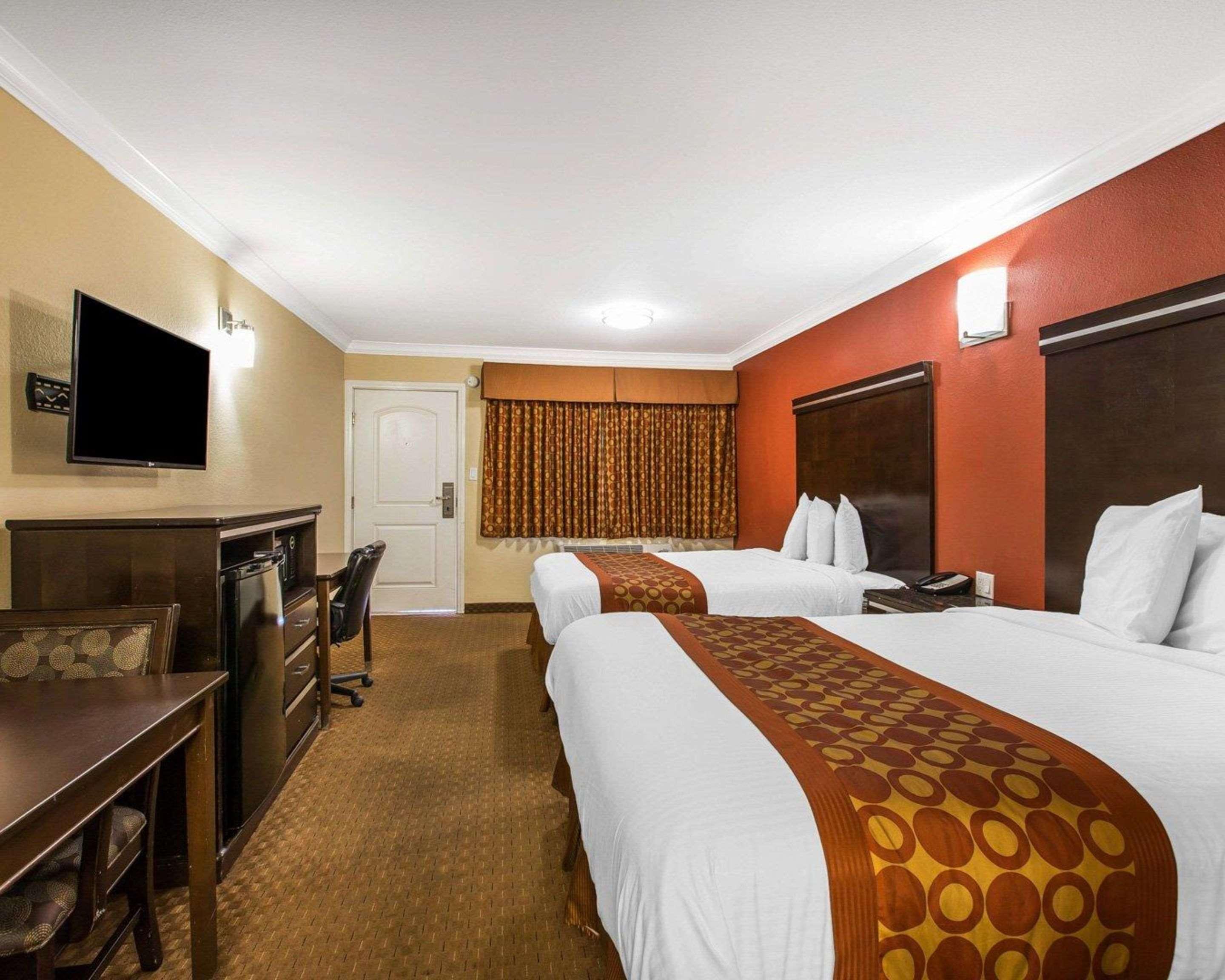 Rodeway Inn & Suites Corona Kültér fotó