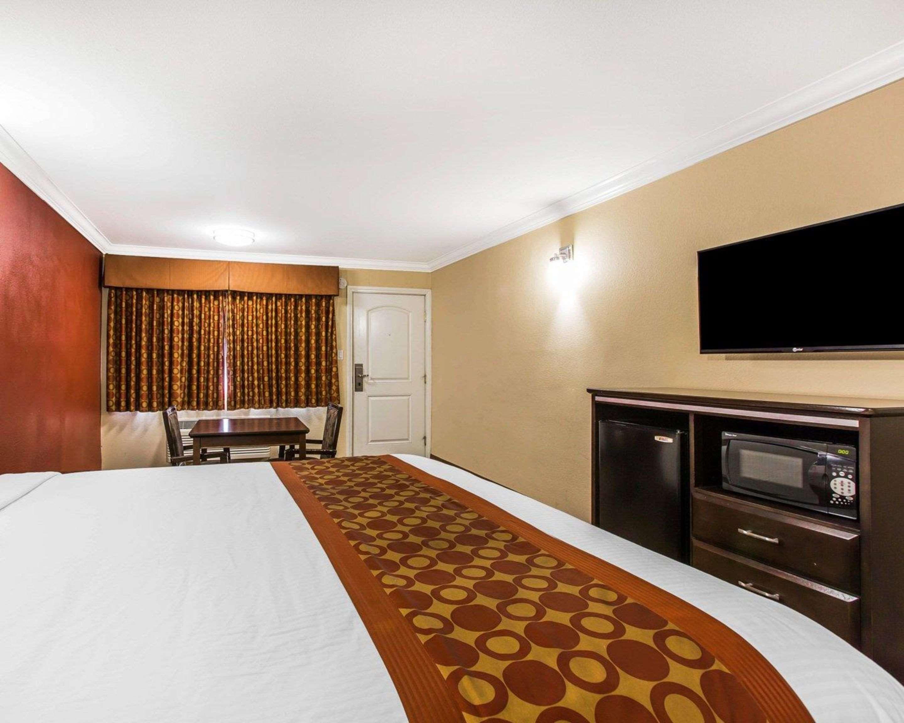 Rodeway Inn & Suites Corona Kültér fotó