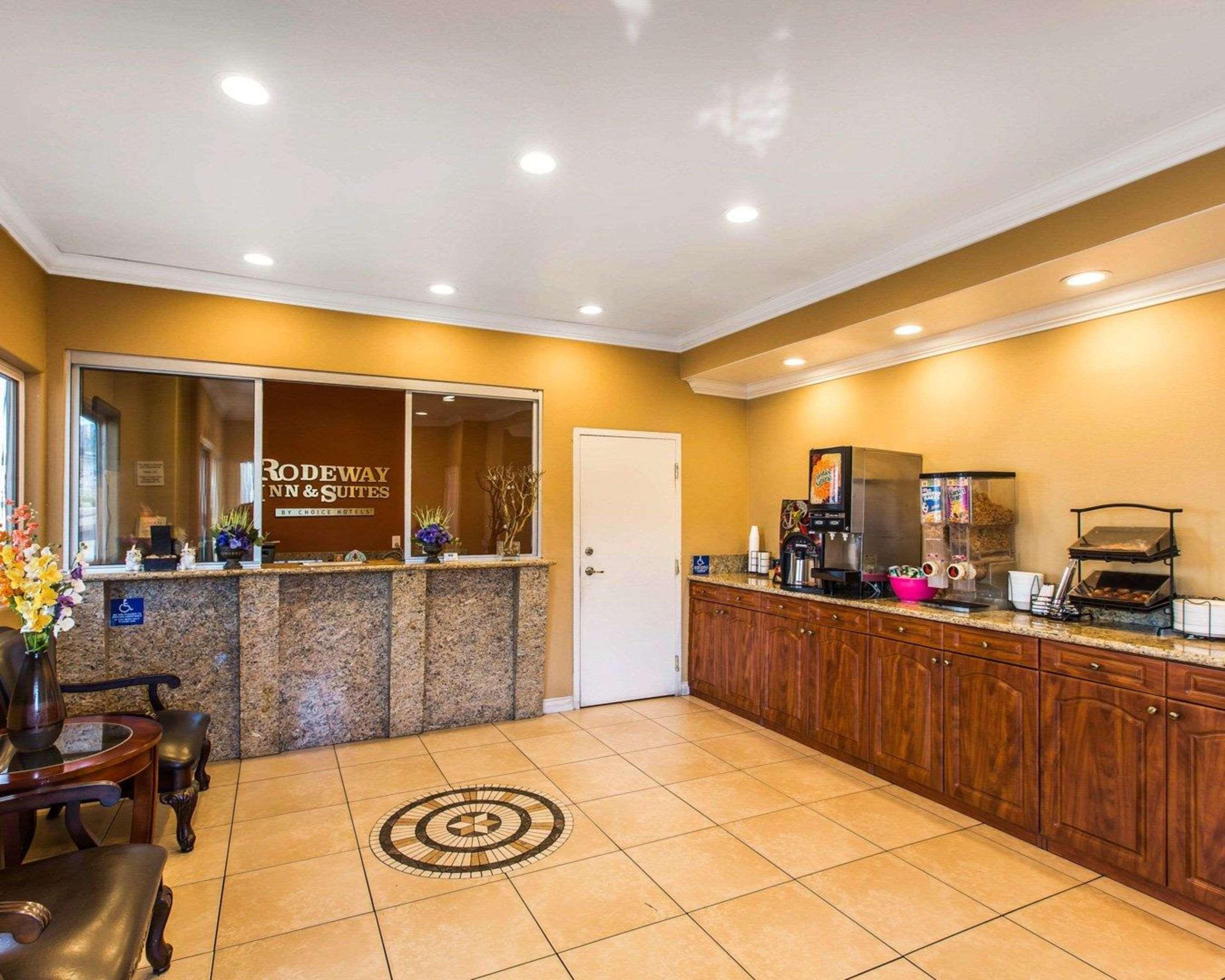 Rodeway Inn & Suites Corona Kültér fotó