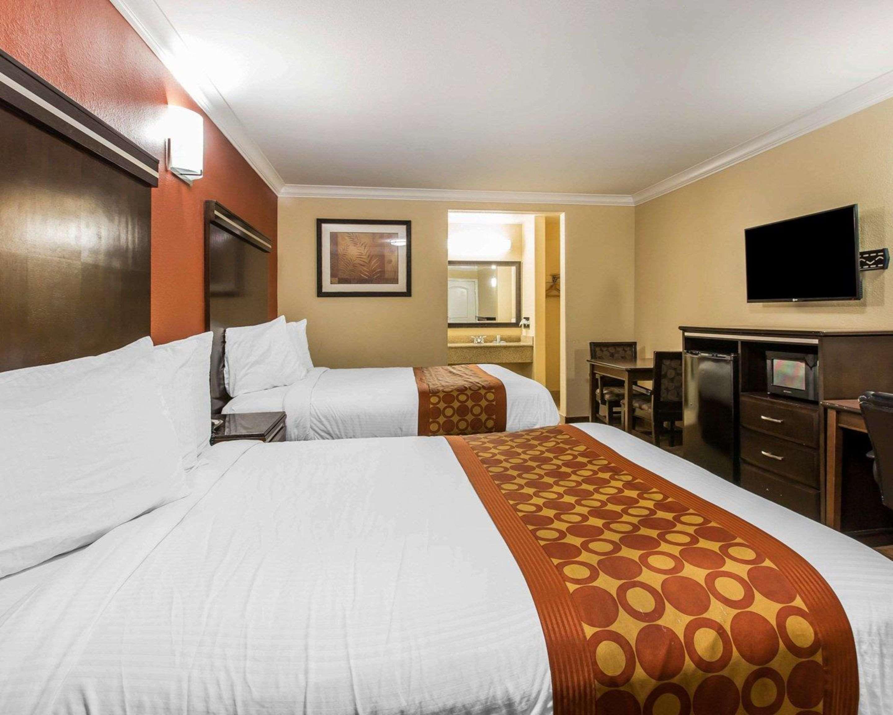 Rodeway Inn & Suites Corona Kültér fotó