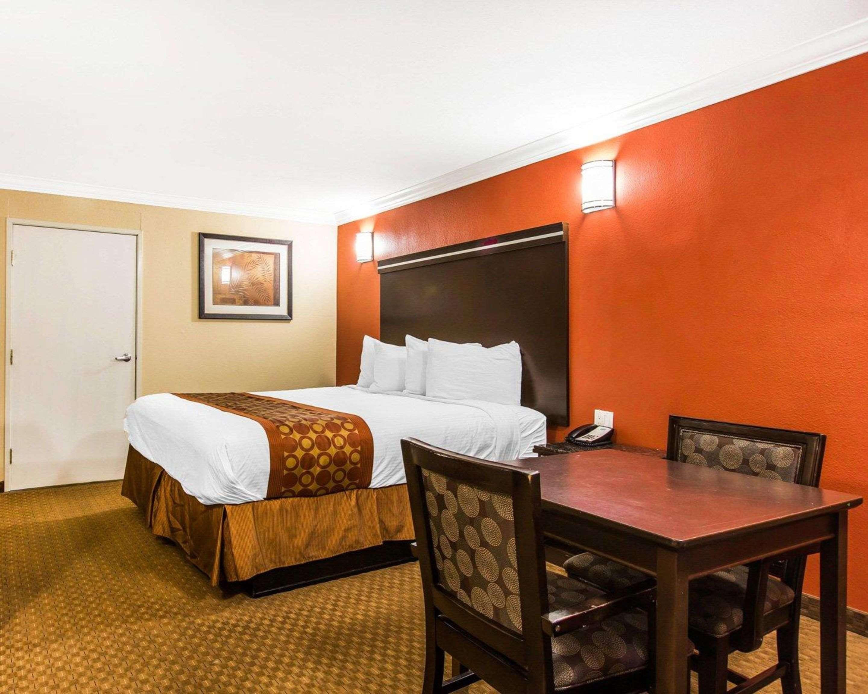 Rodeway Inn & Suites Corona Kültér fotó