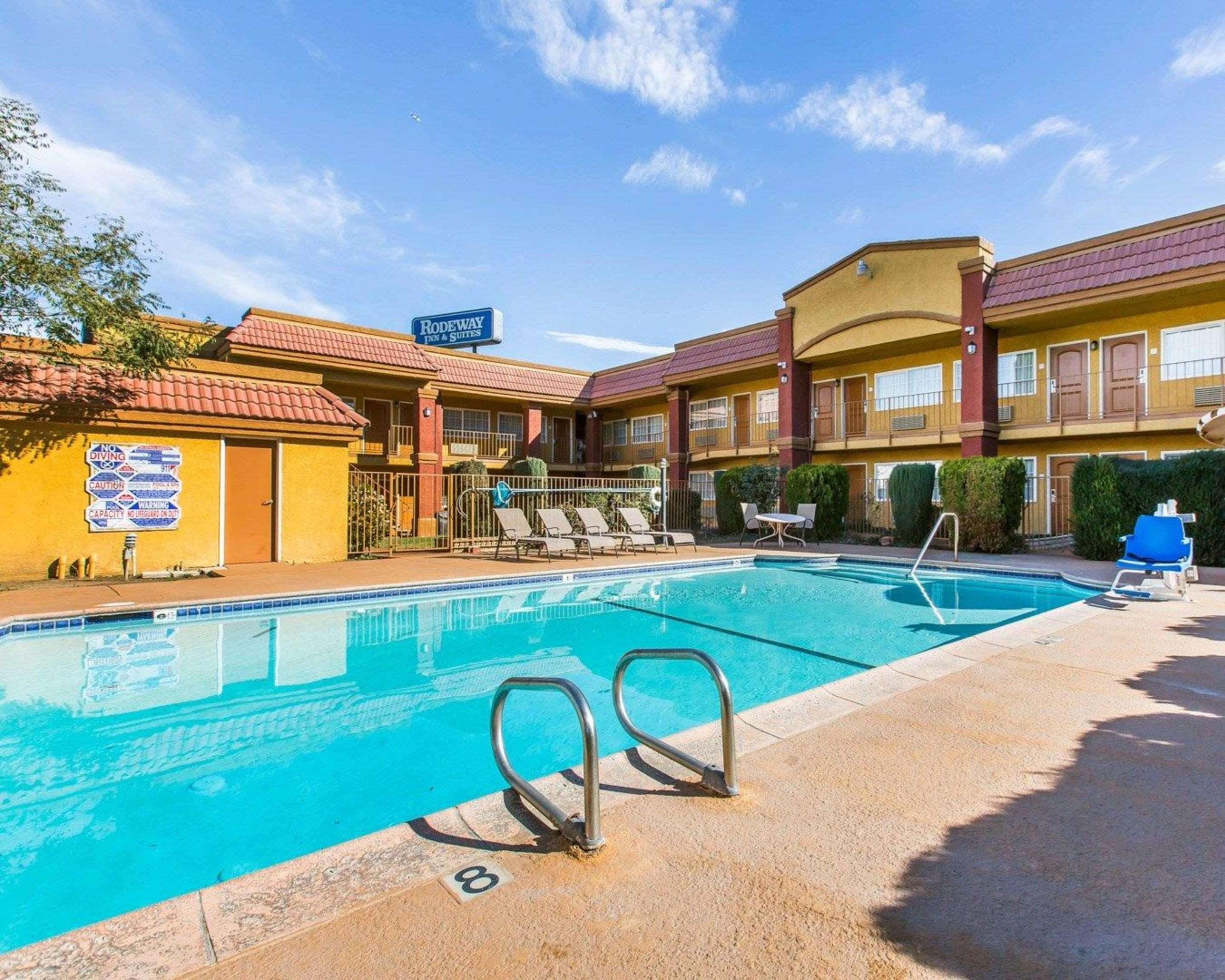 Rodeway Inn & Suites Corona Kültér fotó
