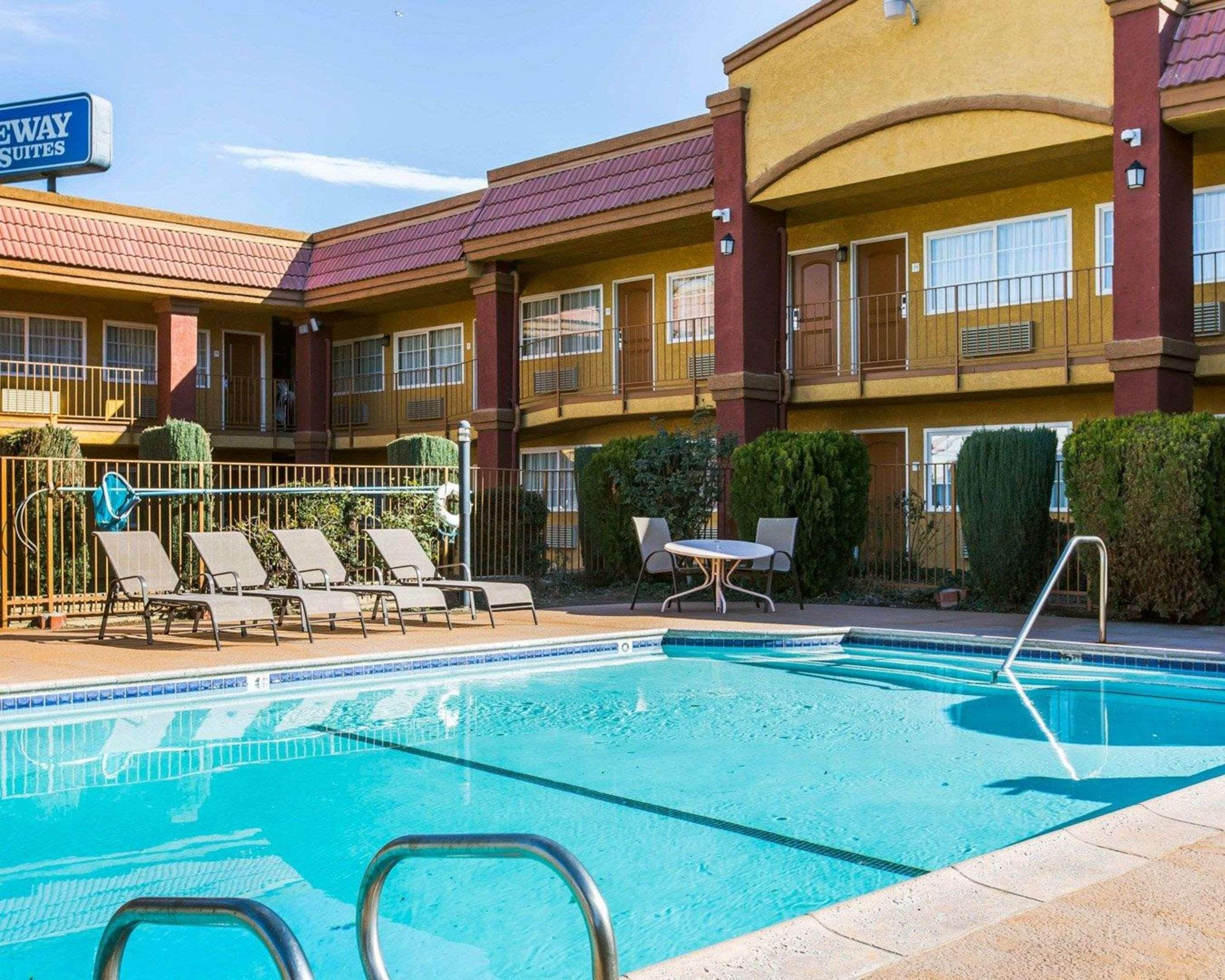 Rodeway Inn & Suites Corona Kültér fotó