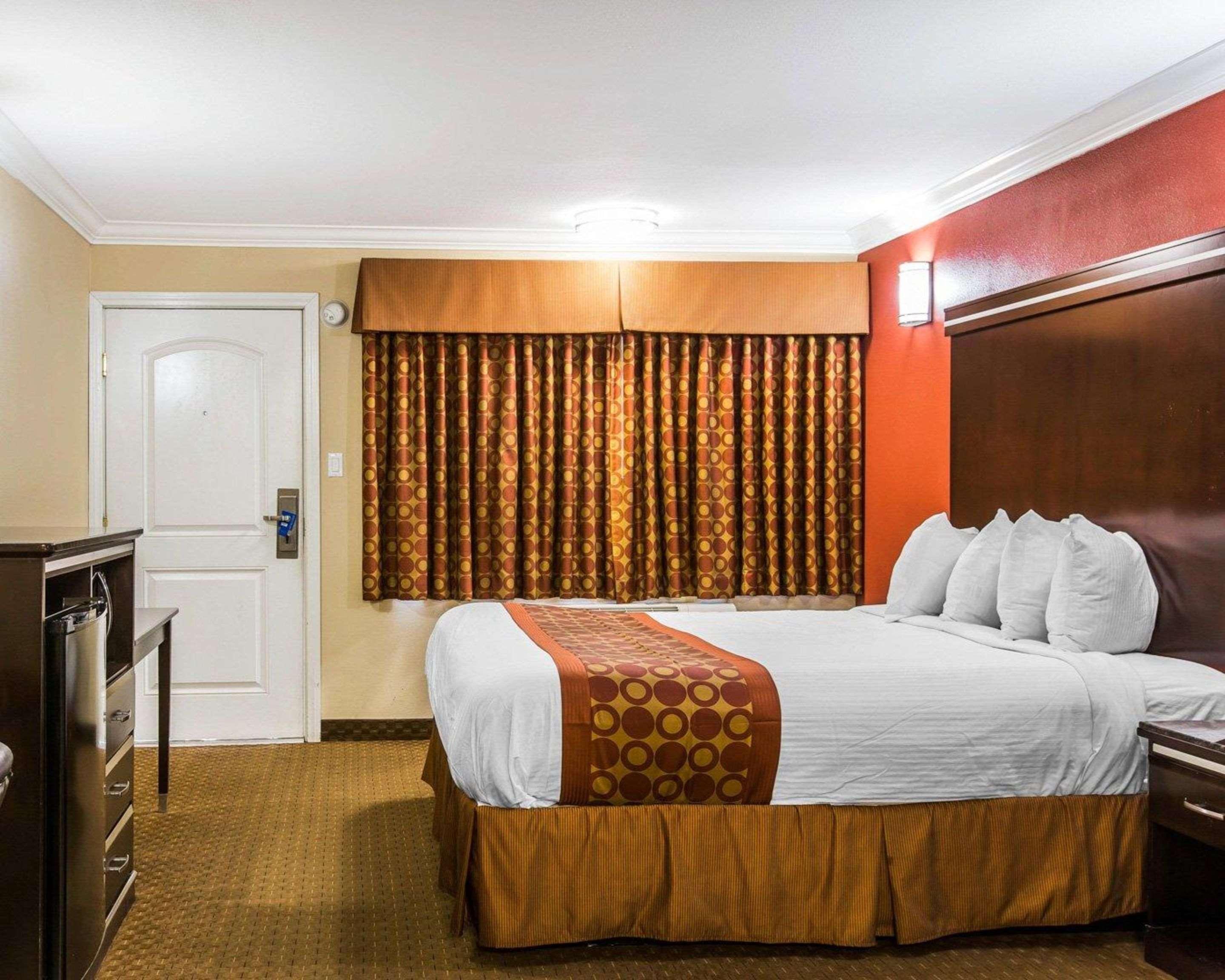 Rodeway Inn & Suites Corona Kültér fotó