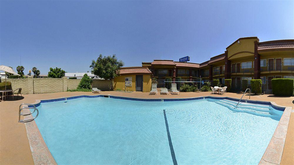 Rodeway Inn & Suites Corona Kültér fotó