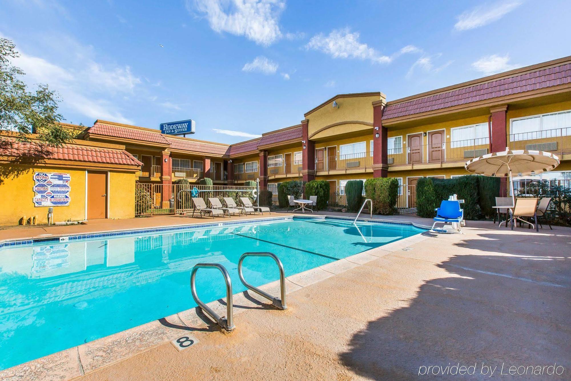 Rodeway Inn & Suites Corona Kültér fotó