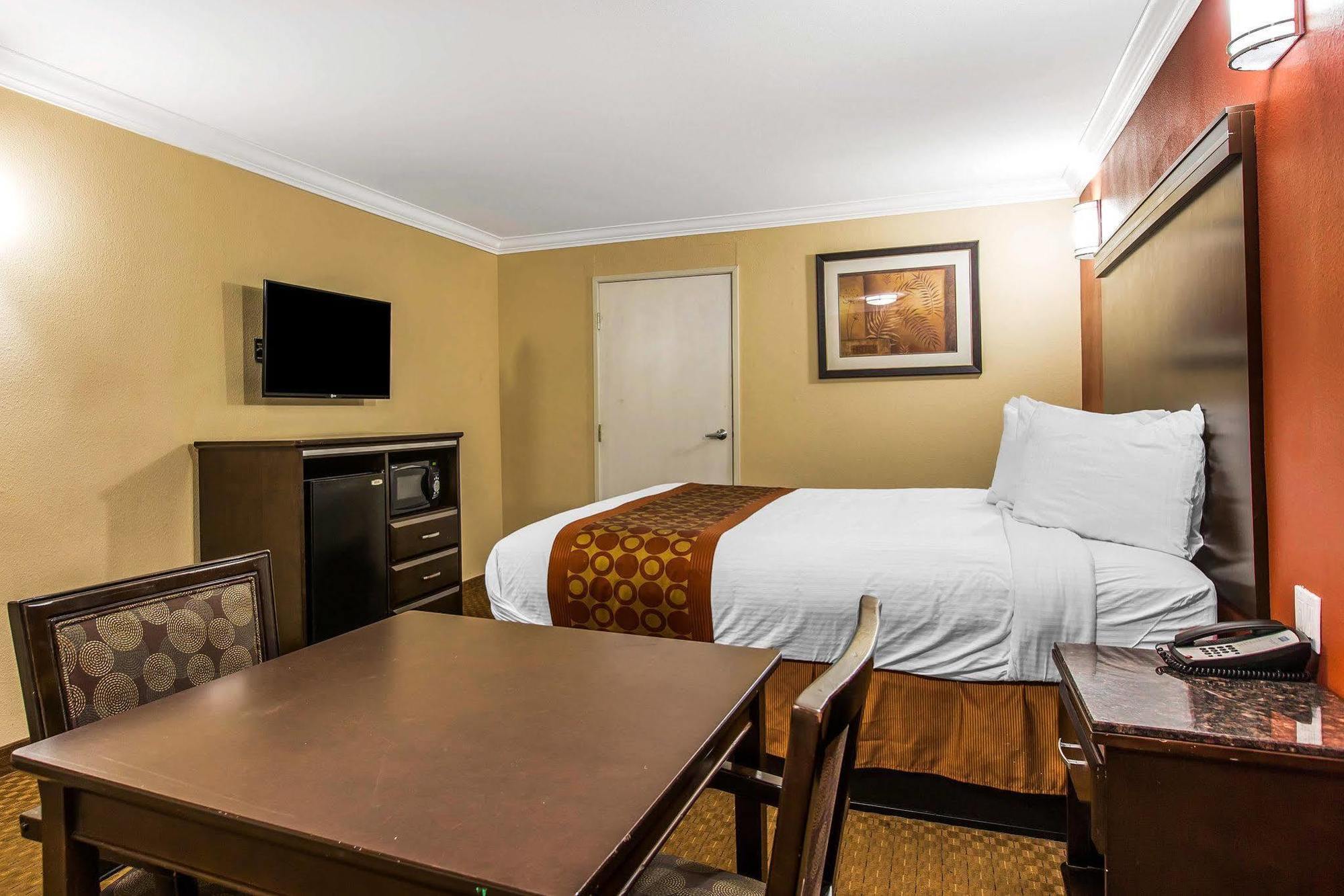 Rodeway Inn & Suites Corona Kültér fotó
