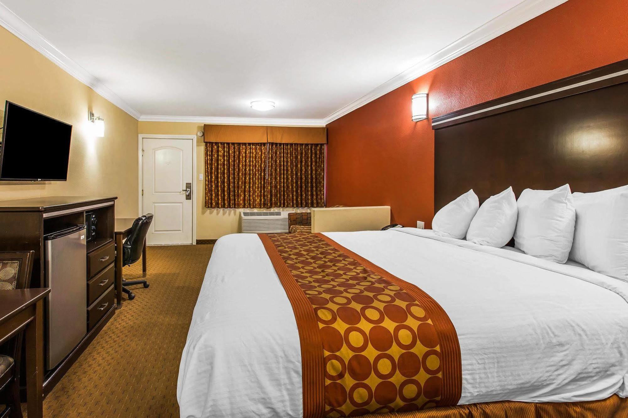 Rodeway Inn & Suites Corona Kültér fotó